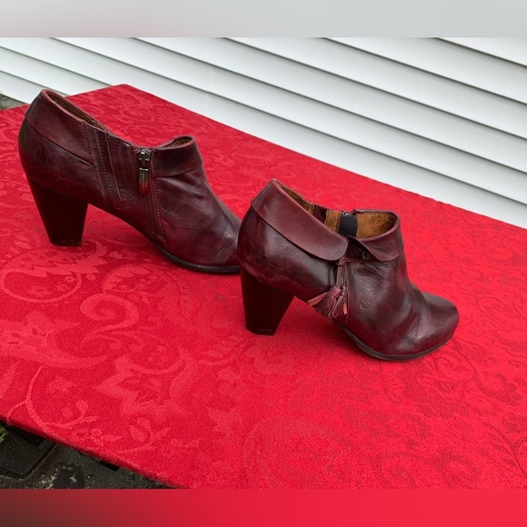 Regarde Le Ciel leather heeled ankle bootie size 40 8.5 spring summer tassel - Picture 2 of 14